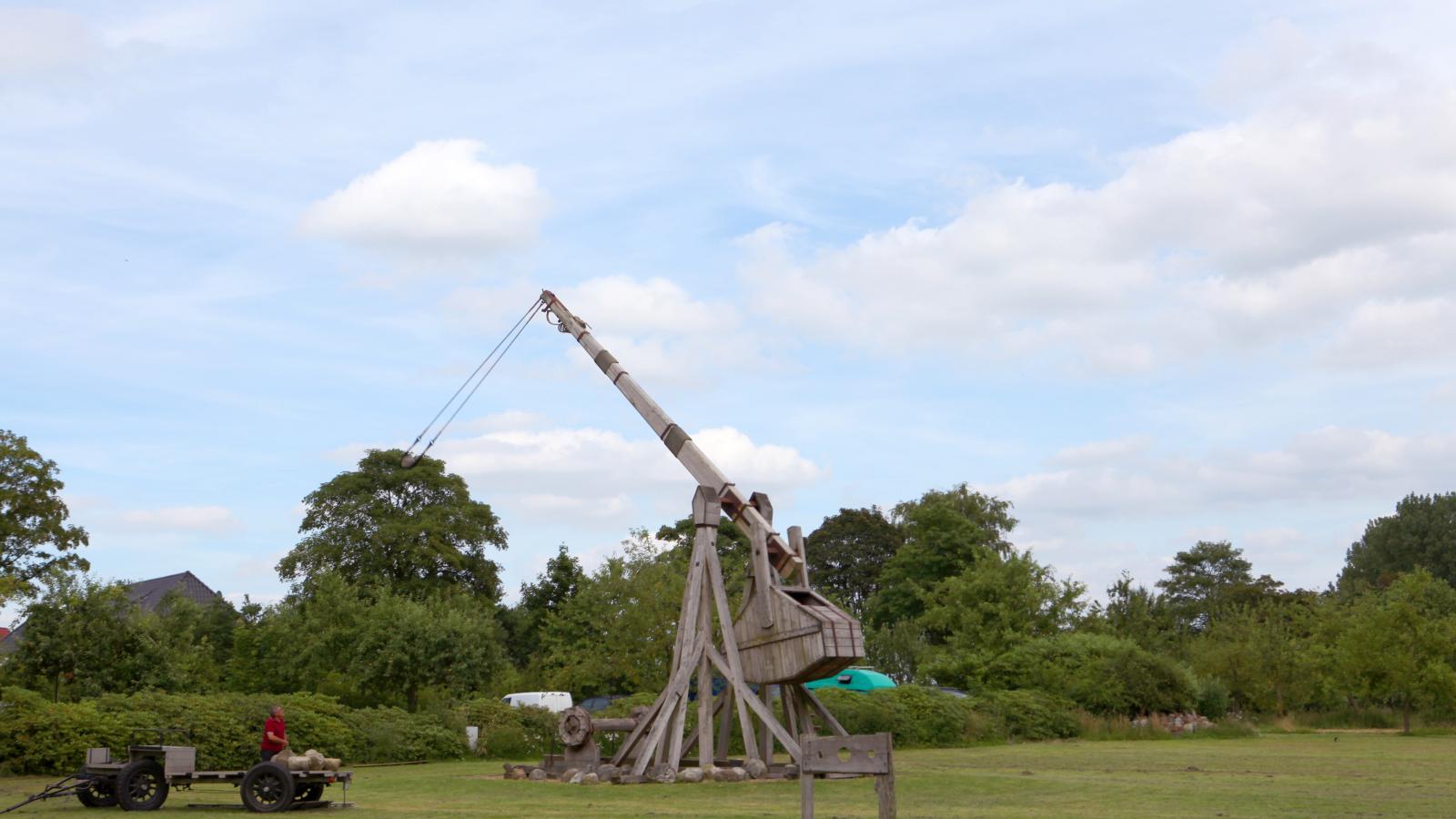 Civilians on the battlefield (Episode 10)